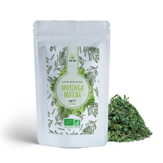 Le thé des sportifs avec des feuilles de moringa et de la spiruline
